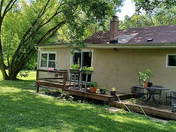 3rd image of 1327 Division St