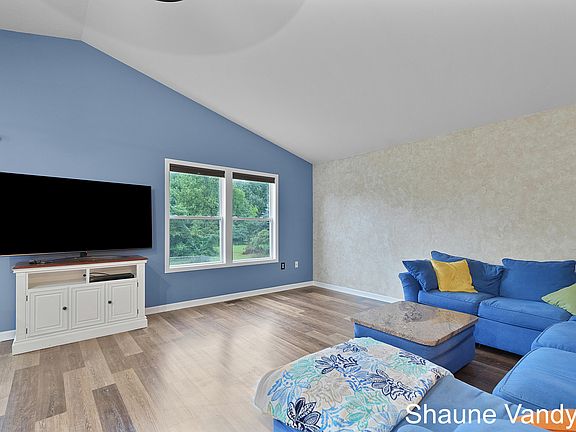 4th image of 13483 Stout Ave NE