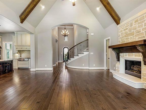 3rd image of 35 Clairhill Dr