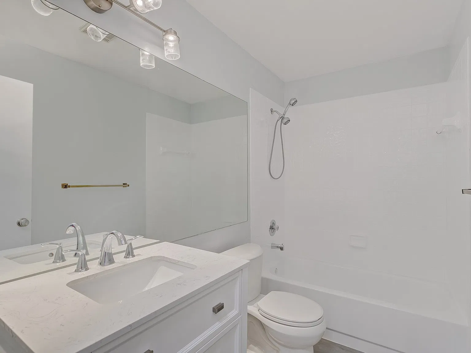 2 bed, 1211 sqft, $3,100 — Photo 2