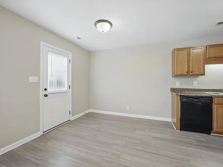 850 Tracy Ln #10 — Photo 5