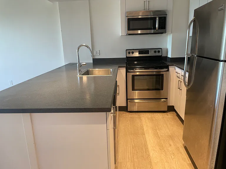 293 Harvard St S #6 — Photo 4