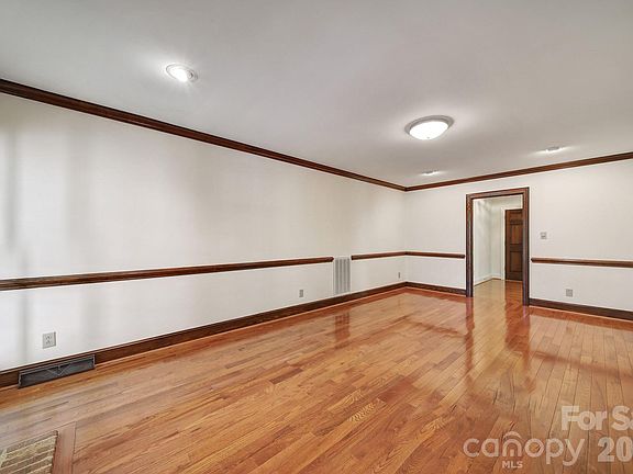 4th image of 8927 Scarsdale Dr