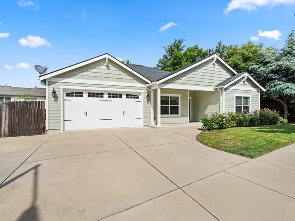 1227 Lithia Way, Talent, OR 97540