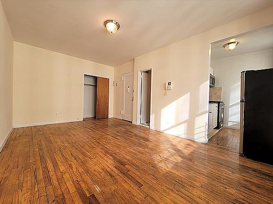 2nd image of 160 E 28th St #X