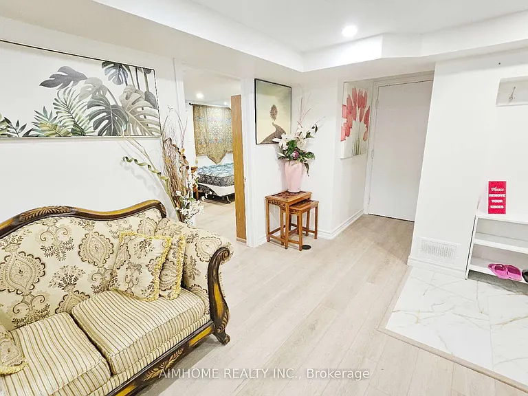 28 Castle Harbour Ln W #BASEMENT — Photo 7
