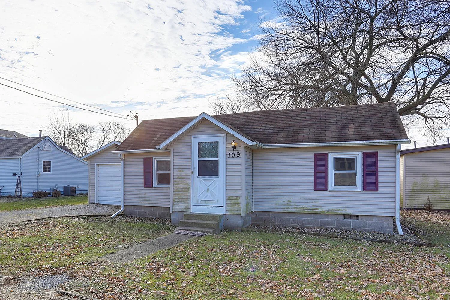 109 E Benham St photo 1