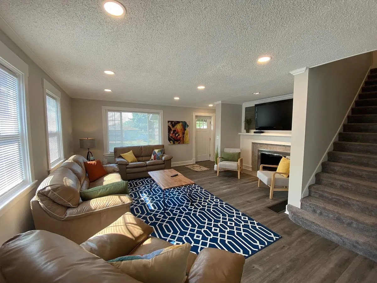 6 bed, $3,600 — Photo 3