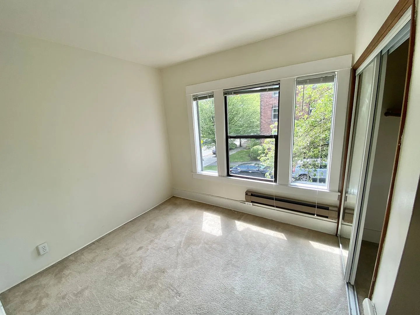 Regis Apartments — Photo 3