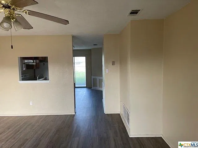 3 bed, 1061 sqft, $1,450 — Photo 2