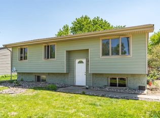 605 W 7th Ave, Lennox, SD 57039