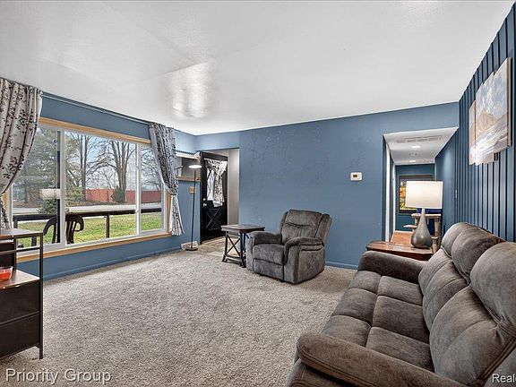 3rd image of 1918 Alsdorf Ave