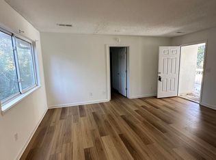 700 S Walker St #6, Burgaw, NC 28425