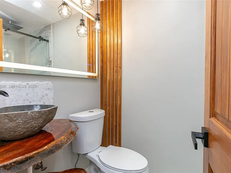 1507 Harding St — Photo 3
