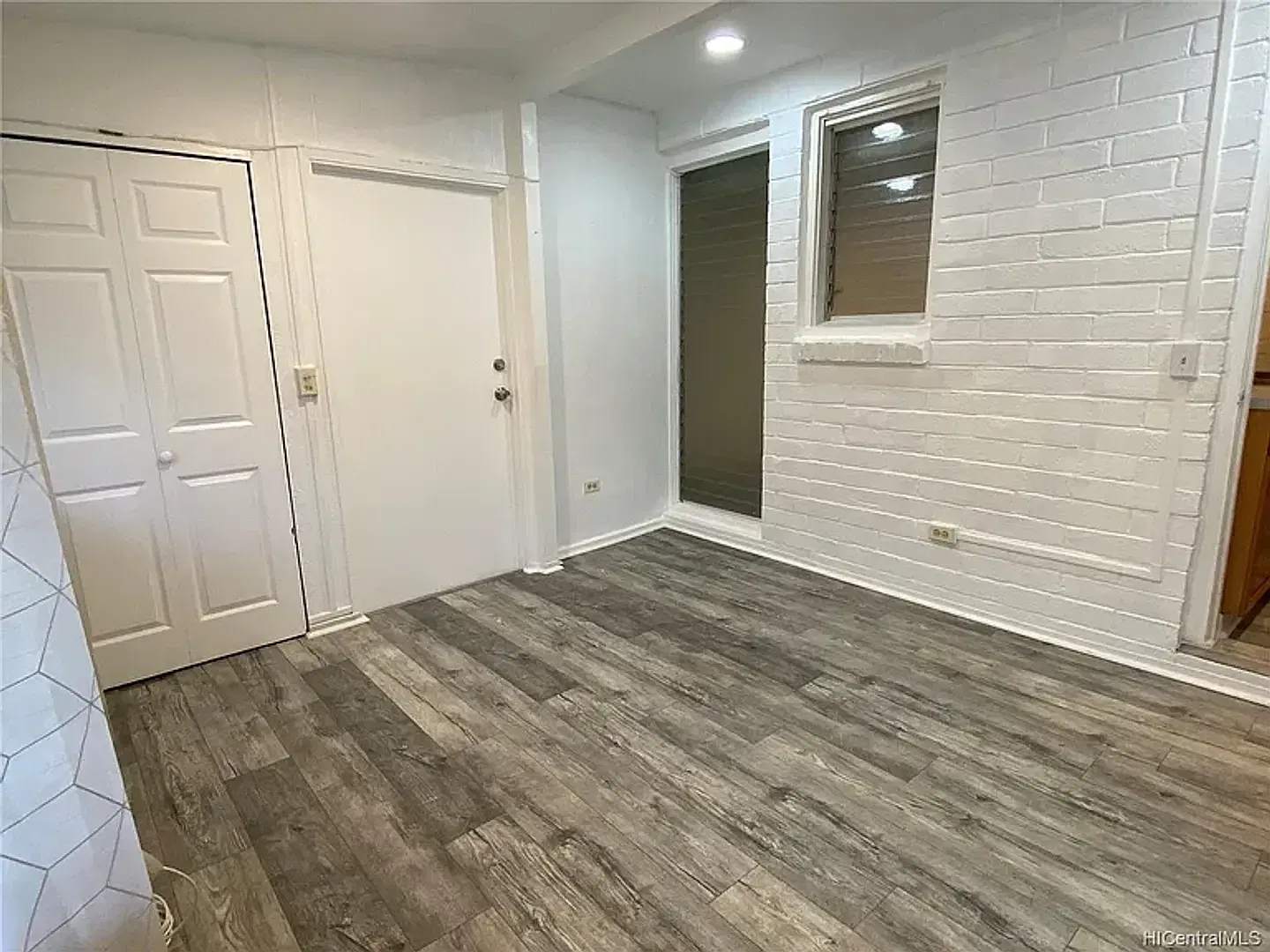 Spacious 1 Bedroom in Nuuanu with AC, Parking, Outdoor Patio — Photo 4
