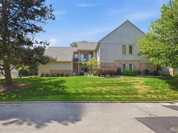 29363 Laurel Dr, Farmington, MI 48331