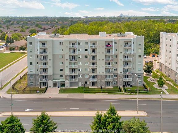 3rd image of 1675 Banwell Rd #705