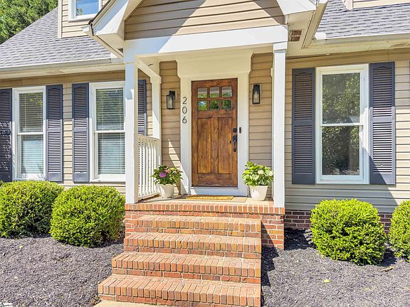 3rd image of 206 Spring View Ln
