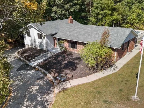 26 W Temple St, Boylston, MA 01505