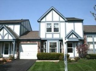 1304 Gloucester Cir, Carol Stream, IL 60188