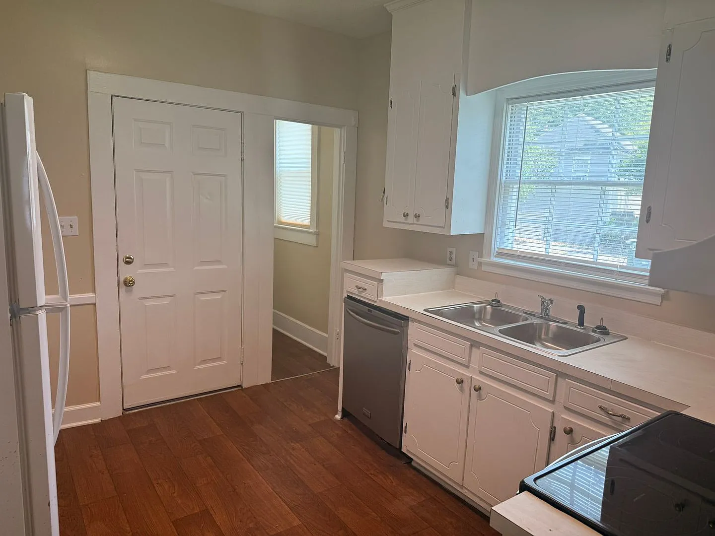 3- Bedroom 2 Bathroom Heathwood Area!! — Photo 1
