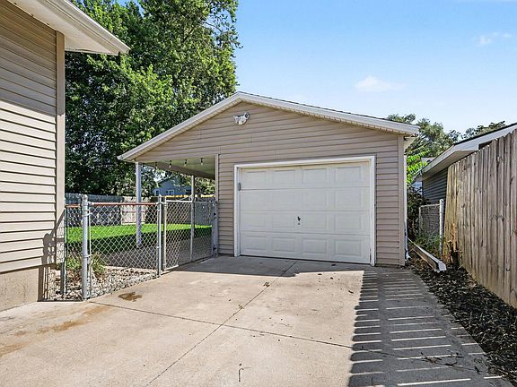 5th image of 3720 Flamingo Ave SW
