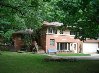 2665 W Ridgewood Dr, Parma, OH 44134