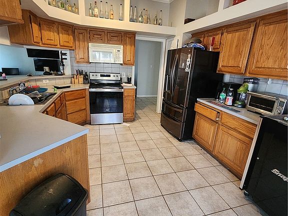 5th image of 1300 Bayou Woods Dr