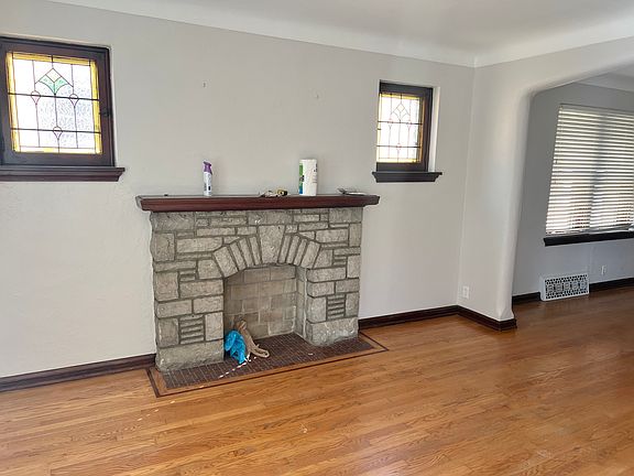 4th image of 4061 Blow St