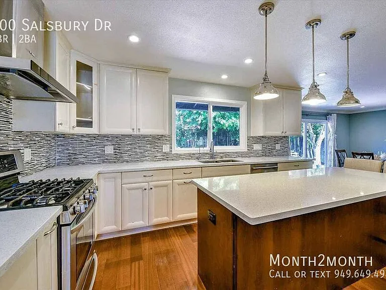 300 Salsbury Dr — Photo 7