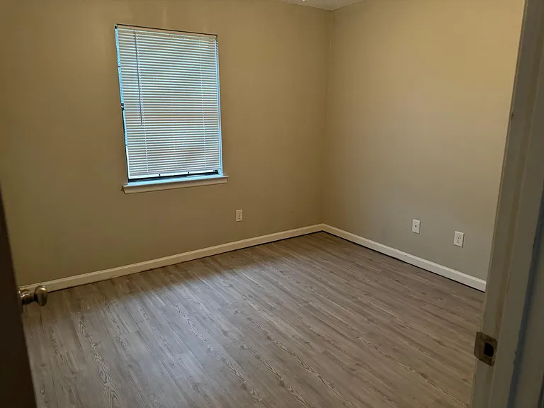652 Windhaven Dr — Photo 5