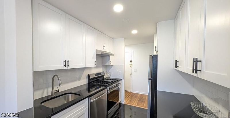 1st image of 605 Grove St #G5
