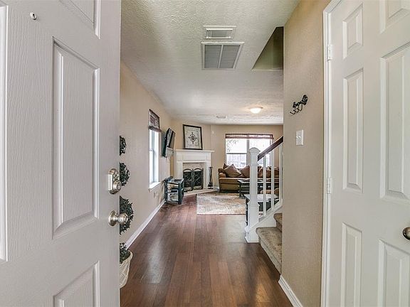 4th image of 1614 Laurel Springs Ln