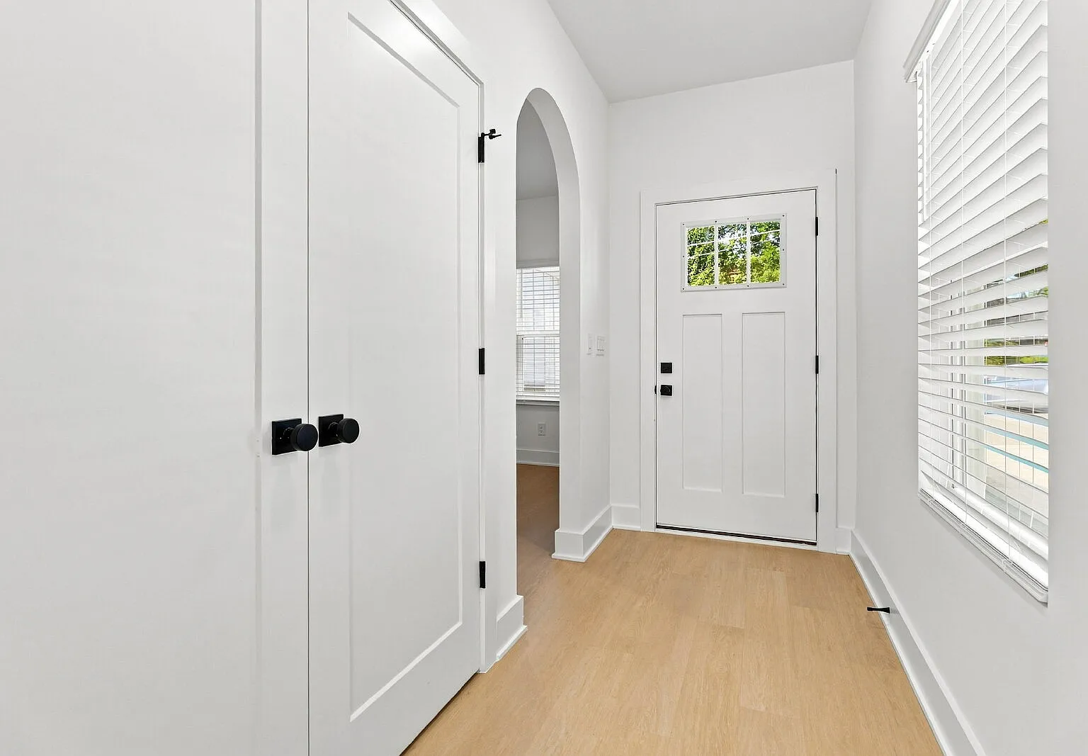 3 bed, 2.0 bath, 1250 sqft, $2,450 — Photo 4