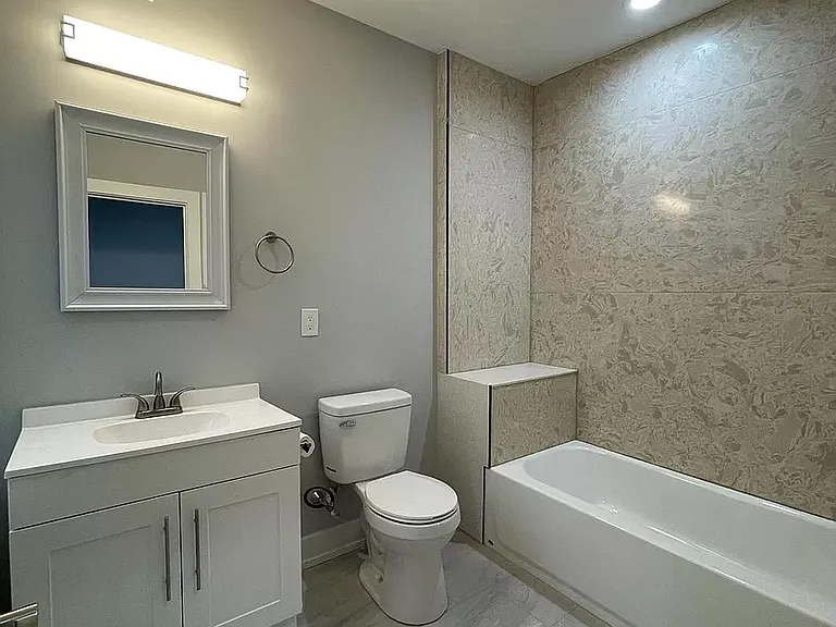 Upstairs full bathroom