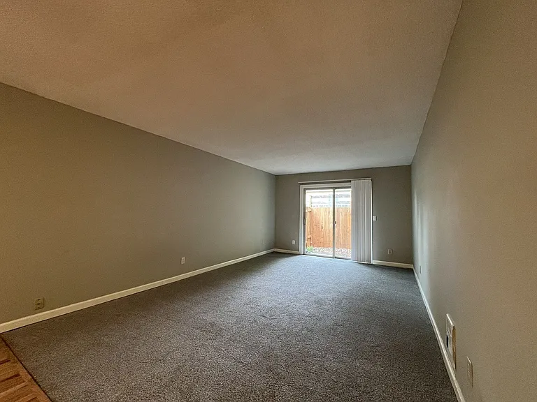 15827 NE Glisan St #3 — Photo 13