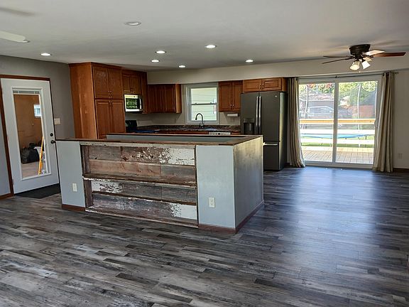 4th image of 432 Higgins Dr
