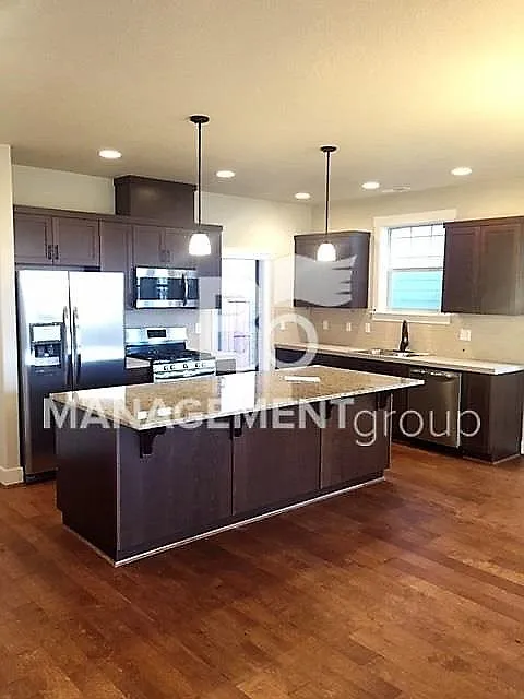 Building Photo - 6715 NW Mayflower Pl