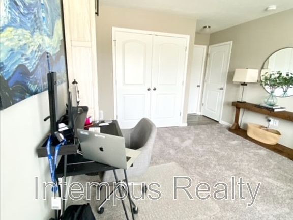 5th image of 329 Laurel Creek St