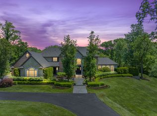 31010 Bingham Rd, Bingham Farms, MI 48025