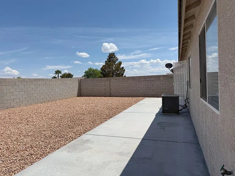 3320 Park Town St — Photo 20