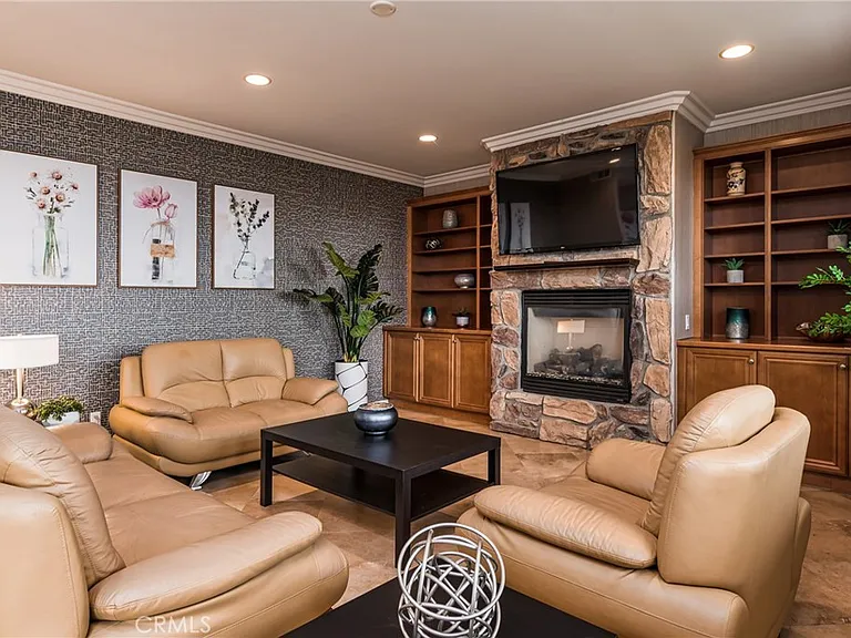1688 Crest View Pl — Photo 14