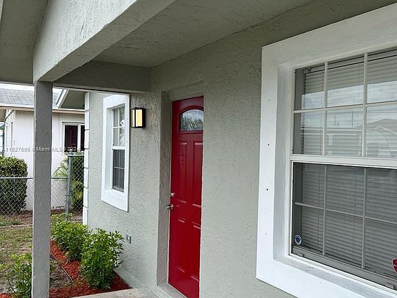 2nd image of 522 NW 10th Ave