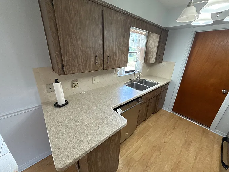 8215 W Cecil Ln — Photo 6