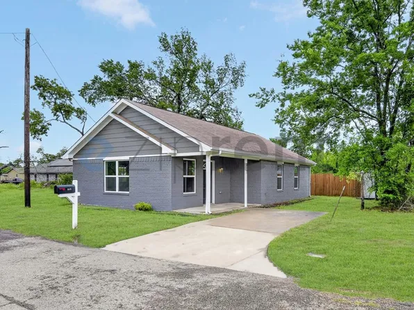 317 Jones St, Bonham, TX 75418