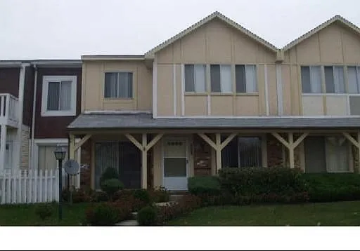 2313 Windsor Ln photo 1