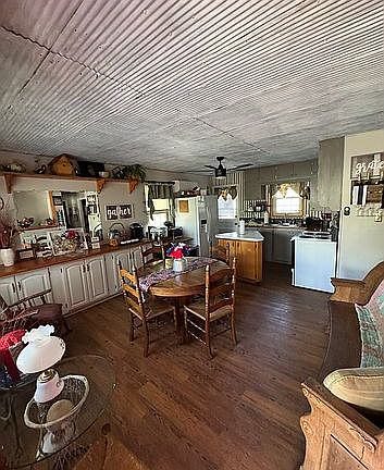 5th image of 812 Ridgecrest Dr
