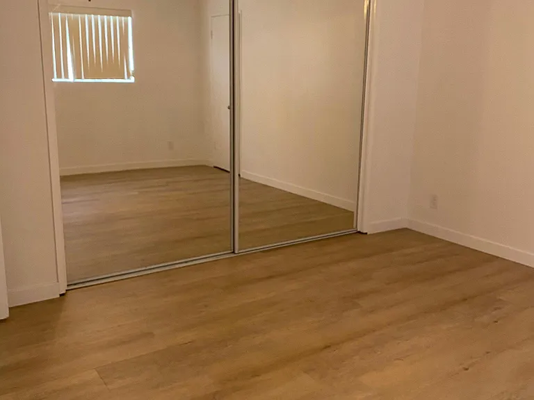 1638 Granville Ave #5 — Photo 8