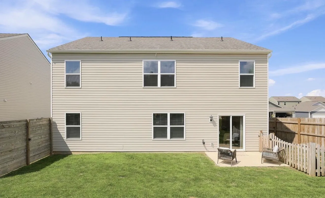 5 bed, 2592 sqft, $2,600 — Photo 3