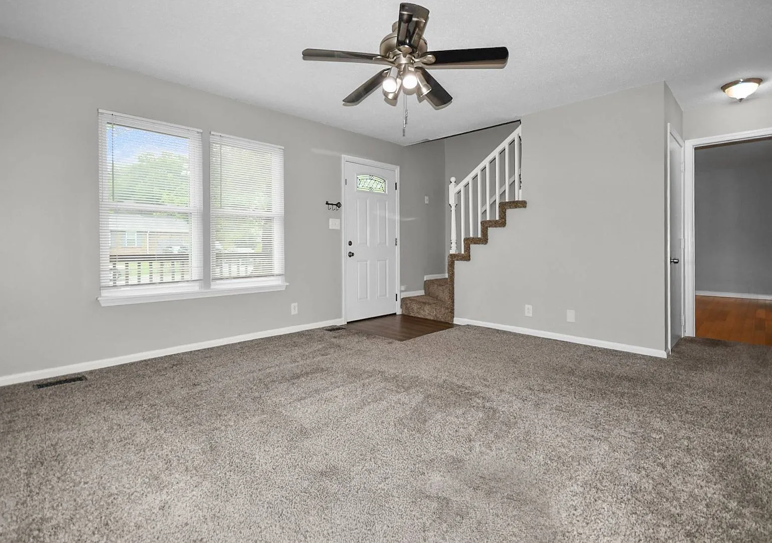 Pet Friendly Four Bedroom with Basement! — Photo 3